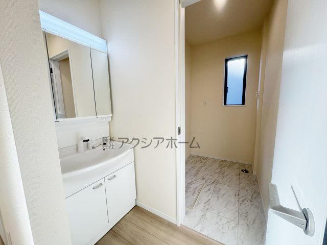入間市仏子・全5棟　新築一戸建　D号棟　～IDS工法～の独立洗面台