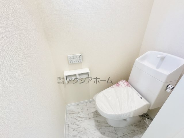 入間市仏子・全5棟　新築一戸建　D号棟　～IDS工法～のトイレ