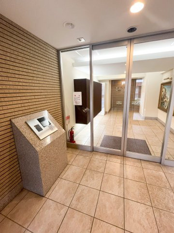 ミオカステーロ西小岩　4階のエントランス