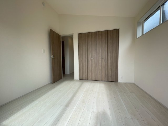 三島市谷田　新築戸建　全2棟　1号棟の洋室