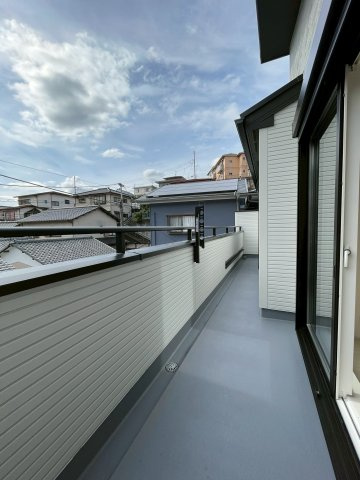 三島市谷田　新築戸建　全2棟　1号棟のバルコニー