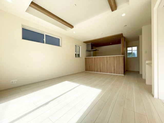 三島市谷田　新築戸建　全2棟　1号棟の居間・リビング|現地写真