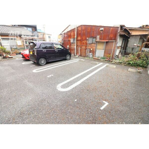ルミエールMの駐車場