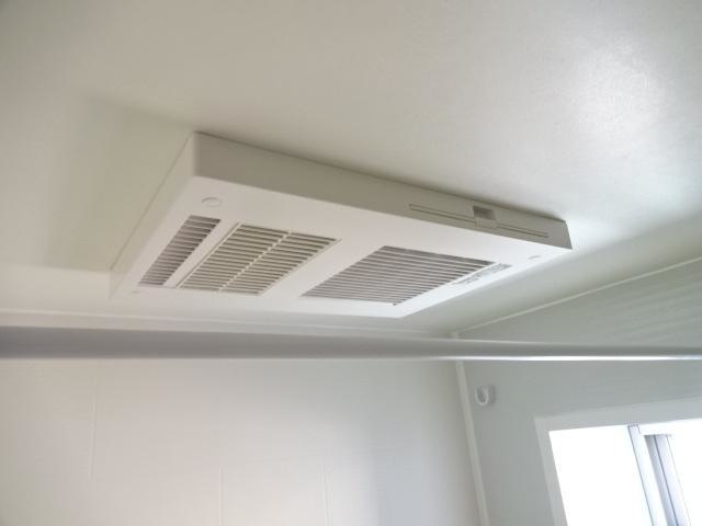 ロイヤルハイツ横浜のその他|浴室乾燥機