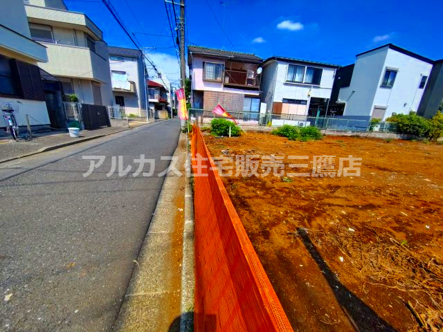 三鷹市井口５丁目 中央線 東小金井駅 売地の前面道路含む現地写真