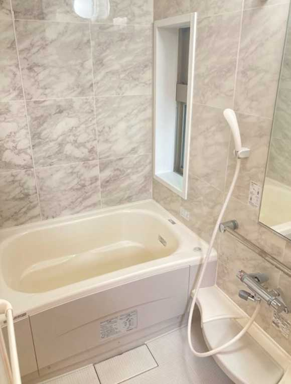 ヒルサイドコート　南向き　角部屋　子供可の浴室