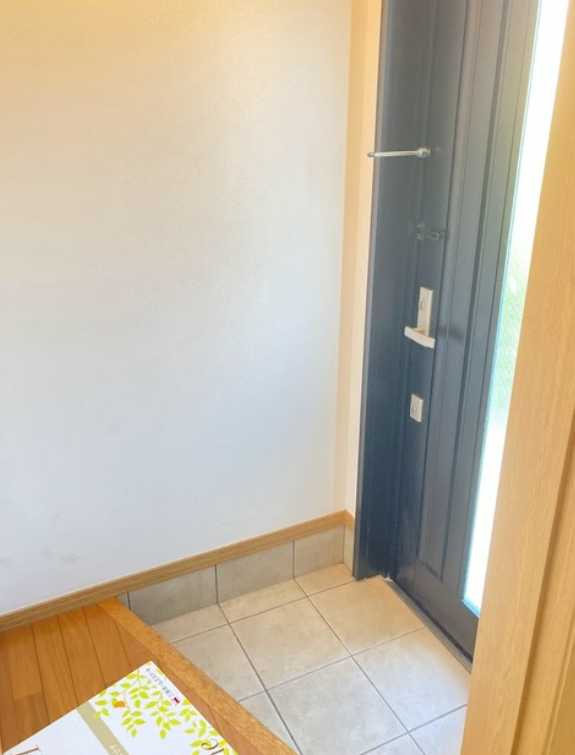 ヒルサイドコート　南向き　角部屋　子供可の玄関