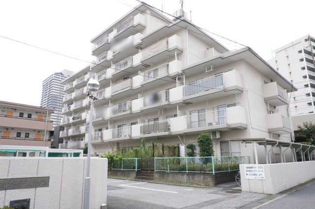 草加ガーデンハイツA棟の外観