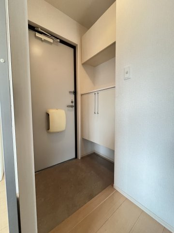 フルール・プリムヴェール Dの玄関