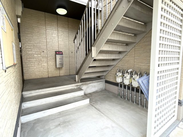 フルール・プリムヴェール Dのエントランス