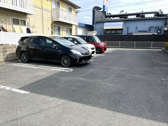 フルール・プリムヴェール Dの駐車場