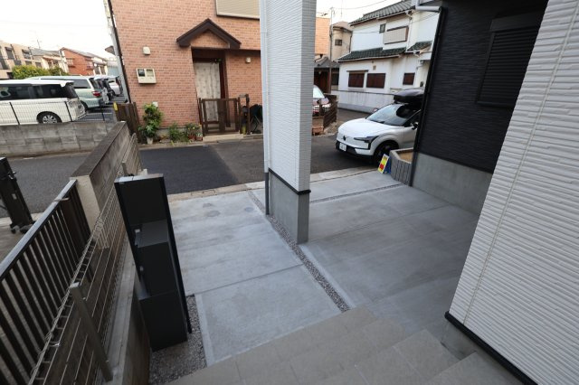 《仲介手数料無料》練馬区春日町２丁目27-13(全1戸)新築一戸建てケイアイグレースの駐車場