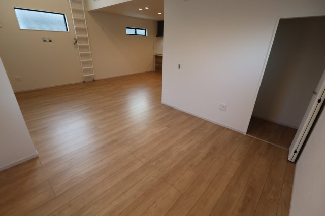 《仲介手数料無料》練馬区春日町２丁目27-13(全1戸)新築一戸建てケイアイグレースの居間・リビング