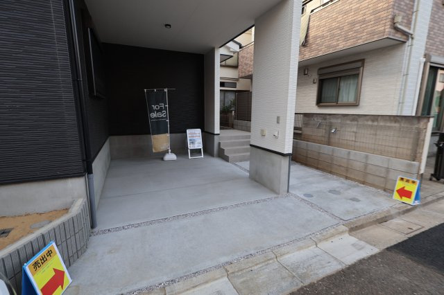 《仲介手数料無料》練馬区春日町２丁目27-13(全1戸)新築一戸建てケイアイグレースの駐車場