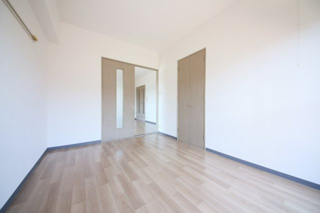 サンライズ旭の洋室