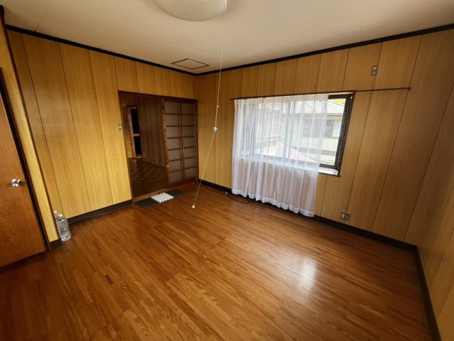 天満台西四丁目の洋室