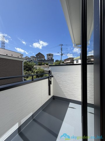 秦野市東田原　新築戸建　全10区画9号棟のバルコニー