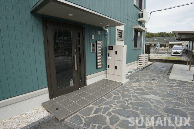 合志市須屋のアパートのエントランス
