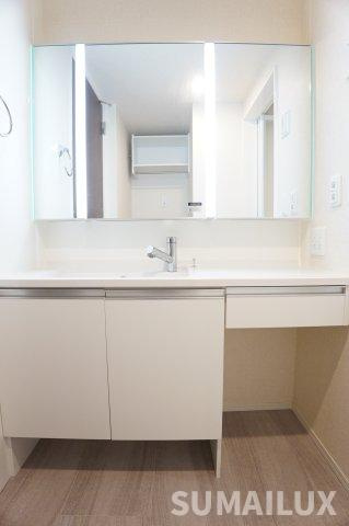 合志市須屋のアパートの独立洗面台
