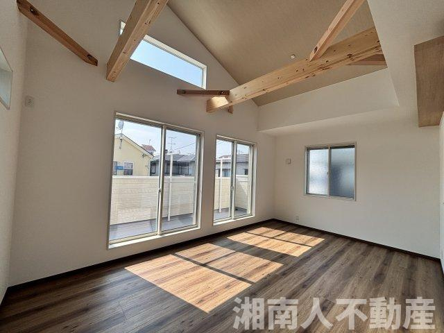 茅ヶ崎市白浜町　新築戸建　の居間・リビング|使いやすい居間です