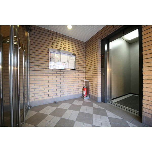 プロビデンス新瑞橋のエントランス