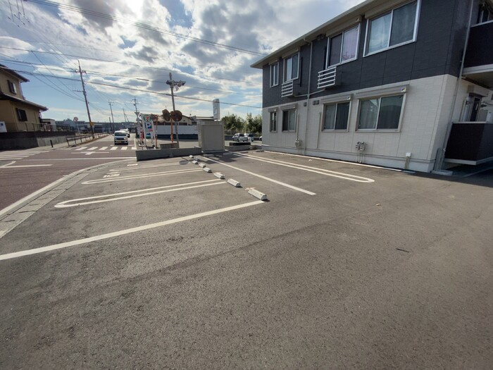 グランシャリオ須屋Ⅱの駐車場