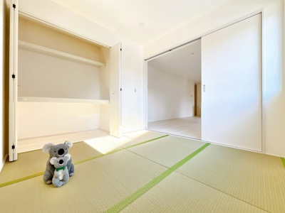 【和室】 | 高崎市寺尾町　新築住宅 | LDKに隣接している和室。お子様を遊ばせたりお昼寝させたりしながら家事を行えます。