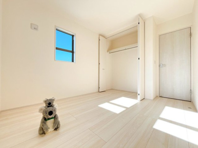 【洋室】 | 高崎市寺尾町　新築住宅 | 広さはお子様の勉強部屋にも適した広さ！
勉強机や本棚などの家具を置いてもフリースペースも確保することができます。