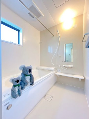 【浴室】 | 高崎市寺尾町　新築住宅 | 家族みんなで入れるようなゆったりとしたお風呂です。しっかり足を伸ばせる浴槽でゆっくりと一日の疲れを癒して頂けます。