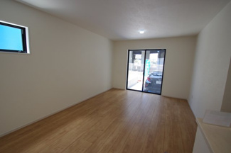 【居間・リビング】 | 【仲介手数料無料！！】府中市分梅町2丁目　新築戸建て（全1棟）1号棟　5999万円