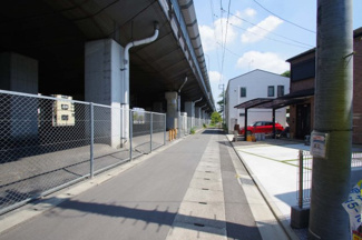 【前面道路含む現地写真】