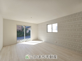 【居間・リビング】 | ハートフルタウン宇都宮市西川田東町306番　A号棟 | 南向きで日当たり良好♪
二面採光で換気もしっかり出来ます♪
家族が集まる憩いの場♪