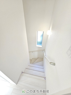 【内装】 | ハートフルタウン宇都宮市西川田東町306番　A号棟 | 手すり付きで小さなお子様にも安心の階段スペースです☆
