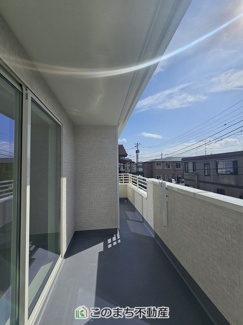 【バルコニー】 | ハートフルタウン宇都宮市西川田東町306番　A号棟 | 南向きバルコニーがございます！
陽当りが確保されておりますので洗濯物も速乾です！