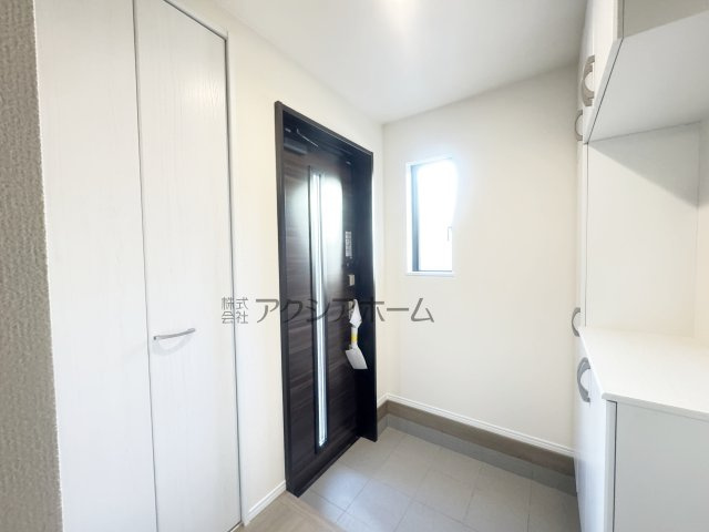 入間市仏子・全5棟　新築一戸建　E号棟　～IDS工法～の玄関