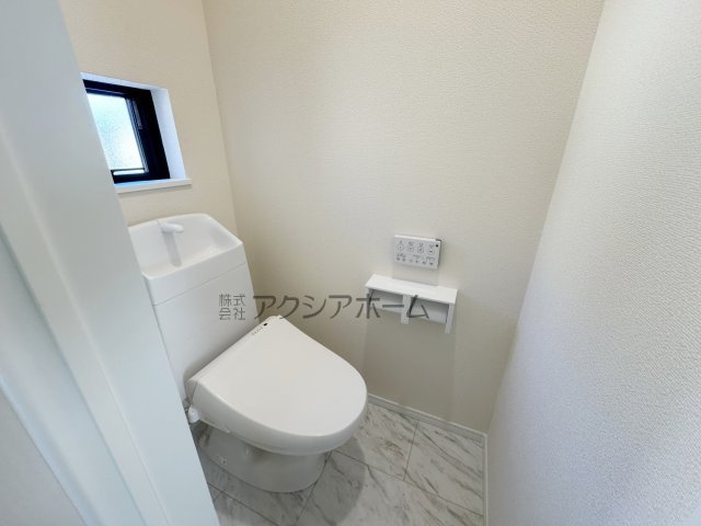 入間市仏子・全5棟　新築一戸建　E号棟　～IDS工法～のトイレ|2階　トイレ