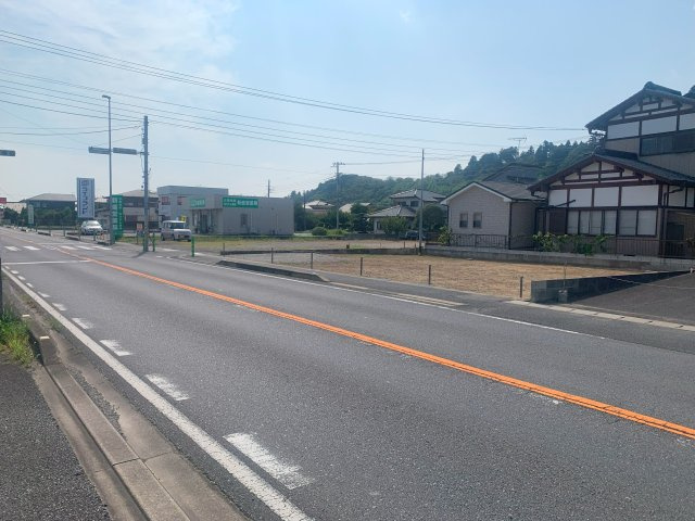 【国道１２６号線沿い】山武市成東１区画／建築条件付き売地の前面道路含む現地写真