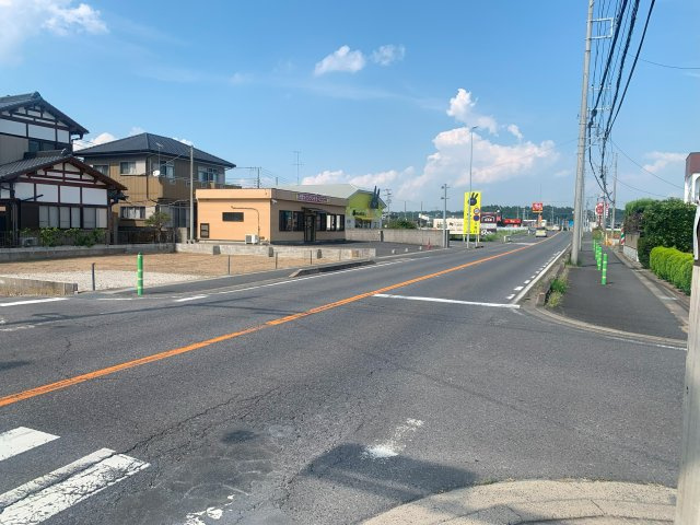 【国道１２６号線沿い】山武市成東１区画／建築条件付き売地の前面道路含む現地写真