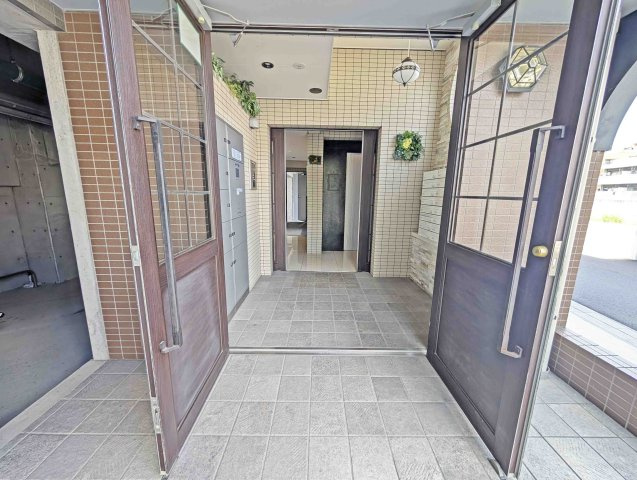 グランフォート新瑞橋のエントランス