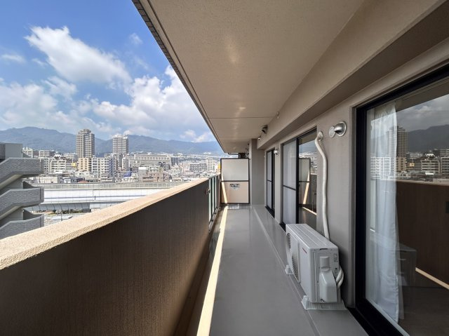 プレステージ灘新在家Ⅲのバルコニー|バルコニー面積は13.59㎡あり広々した空間です！