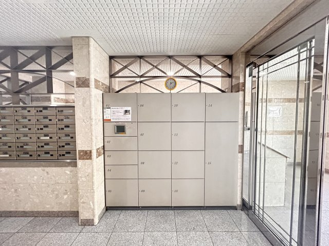 プレステージ灘新在家Ⅲの設備|宅配ボックス完備で不在時のお受け取りも可能です♪