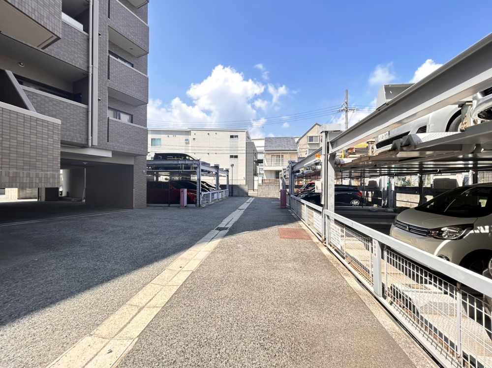 プレステージ灘新在家Ⅲの駐車場