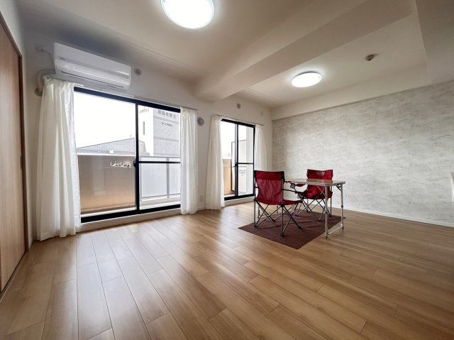 プレステージ灘新在家Ⅲの居間・リビング