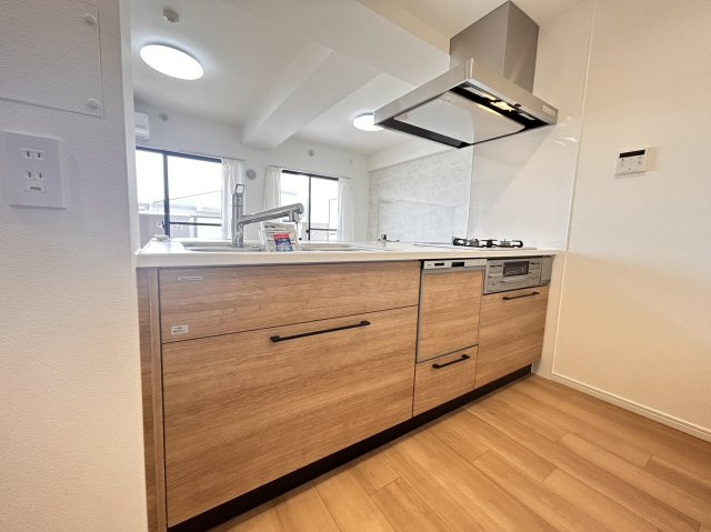 プレステージ灘新在家Ⅲのキッチン|キッチンは新調しており、家族のお顔を見ながらおしゃべりしながら出来る対面キッチンです♪