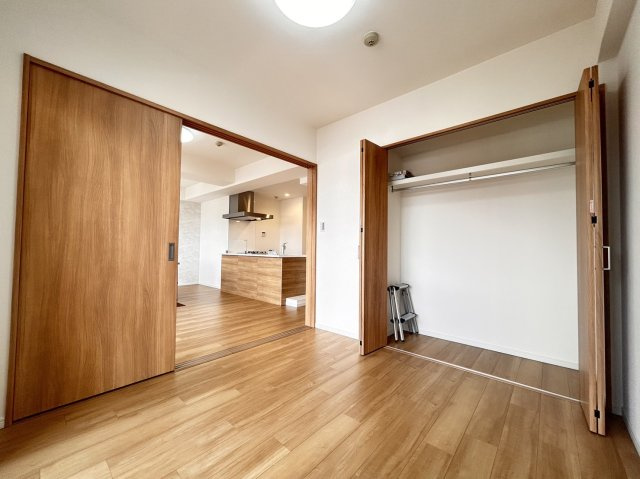 プレステージ灘新在家Ⅲの洋室|洋室約5帖のお部屋は和室だったのを洋室に変更しております！