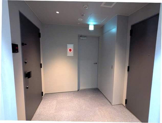 DUO FLATS浅草蔵前の設備|雨に濡れず外から見えない内廊下、1フロア2世帯です、隣部屋と接しない角部屋でプライバシー確保されています