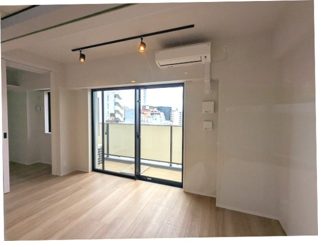 DUO FLATS浅草蔵前の設備|スポットライト、インターネット無料、リビングにエアコン付き、上層階のリビングと3.8帖洋室とバルコニーからスカイツリー隅田川花火見えます