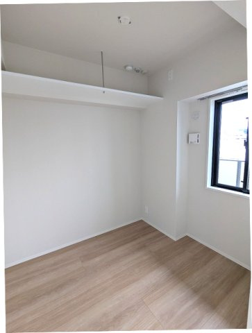 DUO FLATS浅草蔵前の設備|リビング隣の3.8帖洋室、上層階のリビングと3.8帖洋室とバルコニーからスカイツリー隅田川花火見えます