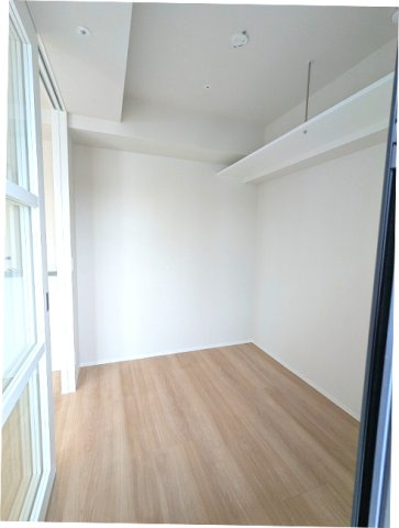 DUO FLATS浅草蔵前の設備|リビング隣の3.8帖洋室、上層階のリビングと3.8帖洋室とバルコニーからスカイツリー隅田川花火見えます