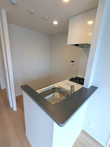 DUO FLATS浅草蔵前の設備|カウンターキッチン、冷蔵庫や家電を配置するスペース確保